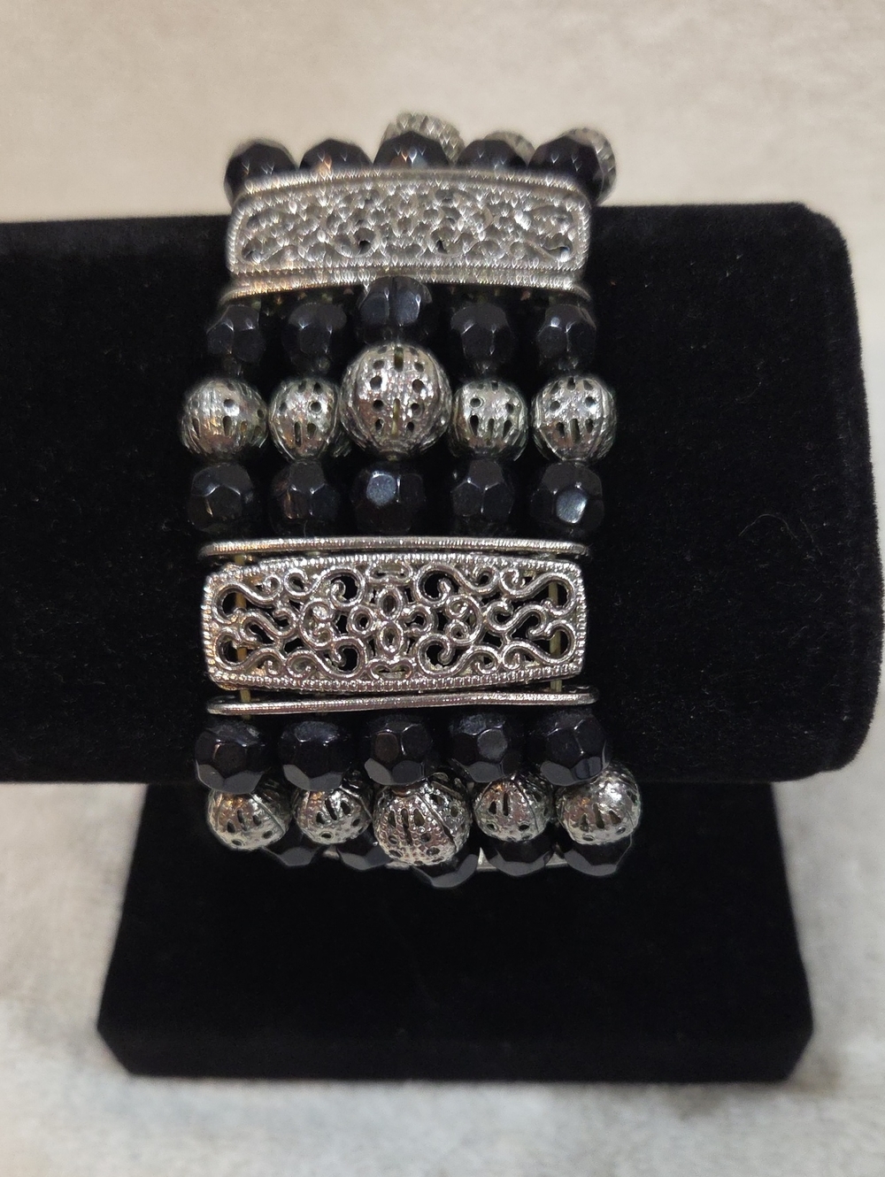 Elegant Black Beaded Stretch Bracelet with Silver Filigree Accents